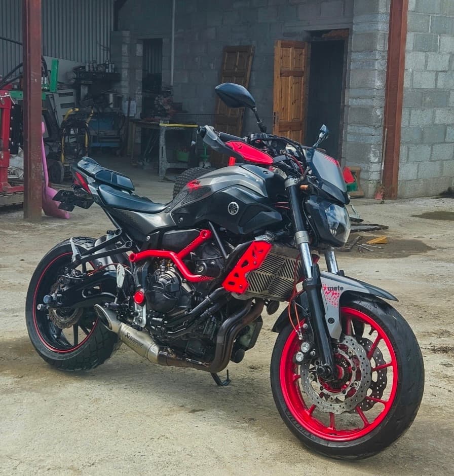 2015 Yamaha MT-07 for sale in Kerry — 2015 Yamaha MT-07 Moto Cage ABS w/€3k in Upgrades
