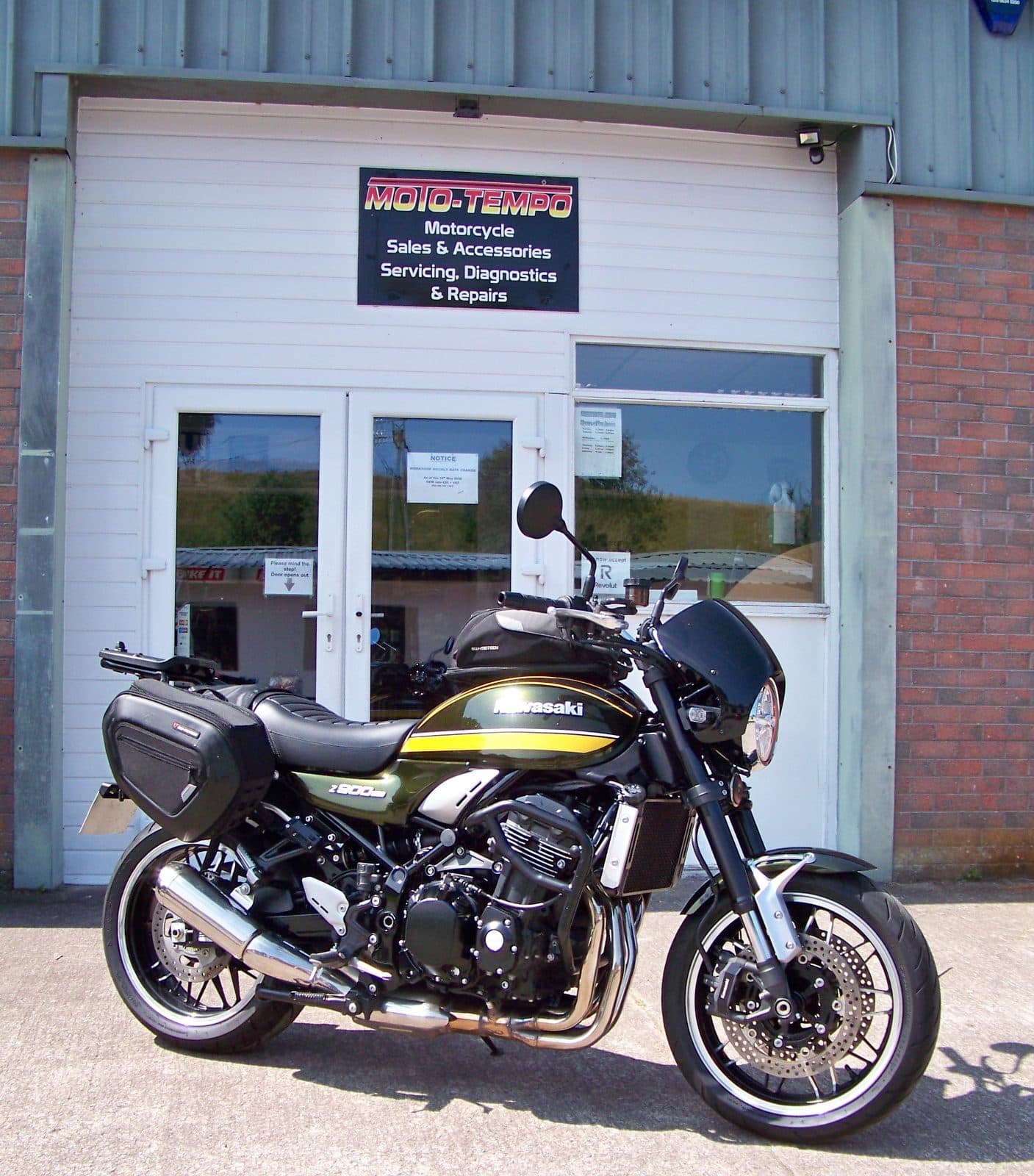 2021 Kawasaki Z900rs for sale in Roscommon — 2021 Kawasaki Z900 rs with soft luggage 1 owner